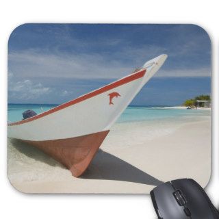 Fishing boat on beach in Los Roques Archipelago Na Mouse Pad