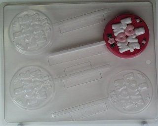 Round w/ "I Love Mom" in cloud type letters & flowers M001 Mother's Day Chocolate Candy Mold: Kitchen & Dining
