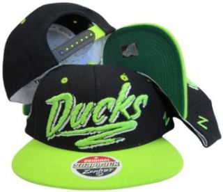 Oregon Ducks Black/Green Two Tone Plastic Snapback Adjustable Plastic Snap Back Hat / Cap: Clothing