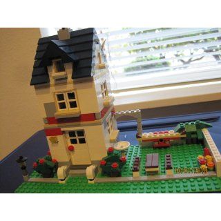 LEGO Creator Apple Tree House (5891)   539 Piece set: Toys & Games