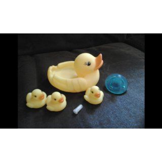 Rubber Duck Family Bath Set (Set of 4)   Floating Bath Tub Toy (Set of 4): Toys & Games