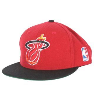 NBA Mitchell & Ness Miami Heat Vintage Logo Two Toned Fitted Hat   Red/Black : Sports Fan Baseball Caps : Sports & Outdoors