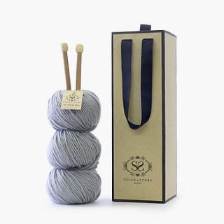 drop lay scarf beginners' knitting kit by stitch & story