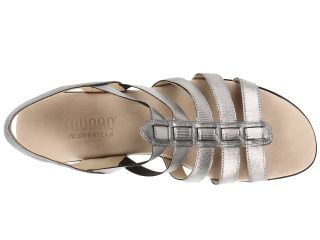 Munro American Darian Antique Silver Leather/Silver Stretch