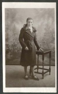 12 year old girl in fur collared peacoat undivided back RPPC 1930s: Entertainment Collectibles