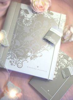 gold wedding planner and wedding notes  by olivia sticks with layla