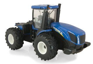 Ertl New Holland T9.560 Diecast Tractor, 1:32 Scale: Toys & Games