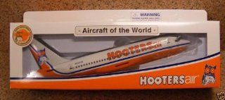 Hooters Air Boeing 737 200 Scale 1130 Airplane Model Defunct Airlines Toys & Games