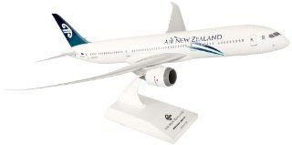 Daron Skymarks Air New Zealand 787 9 Airplane Model Building Kit, 1/200 Scale: Toys & Games