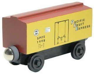 Whittle Shortline Railroad   Pacific Fruit Express Wooden Box Car   100219 Boxcar: Toys & Games