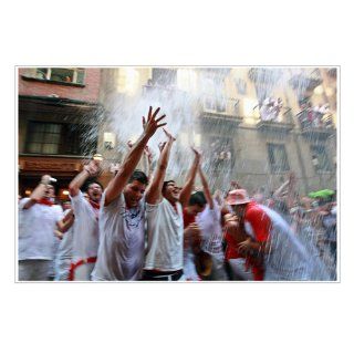 Run To The Sun   Pamplona's Fiesta de San Fermin: Jim Hollander: 9780972077804: Books