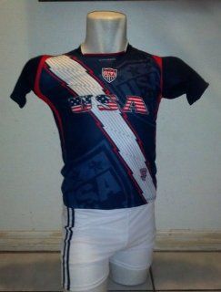CHILDRENS,KIDS, UNISEX, BOY AND GIRLS PATRIOTIC 4TH OF JULY USA FLAG SOCCER SET  JERSEY AND SHORTS SO CUTE  SIZE BOYS 12 FOR AGES 9 & 10 (SHORTS DESIGNS VARY  MAY BE PLAIN WHITE OR HAVE ONE, TWO, OR THREE STRIPES SENT AT RANDOM)   PLEASE SEE MEASUREMEN
