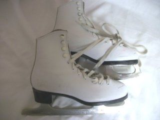 CCM Competitor White Ice Figure Skates   Size 6.0 (adult/teen)   good condition  : Sports & Outdoors