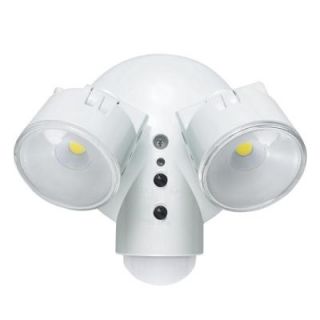 Globe Electric 180 Degree Detection Weather Resistant Dusk to Dawn Adjustable Motion Activated Security Light Zone 79585